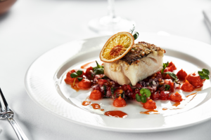 Plat de poisson gastronomique du restaurant L’Encre des Calanques Cassis