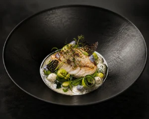 Plat gastronomique végétal du restaurant L’Encre des Calanques à Cassis dressage moderne