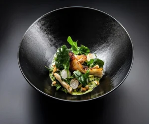 Assiette végétale gastronomique restaurant L’Encre des Calanques Cassis